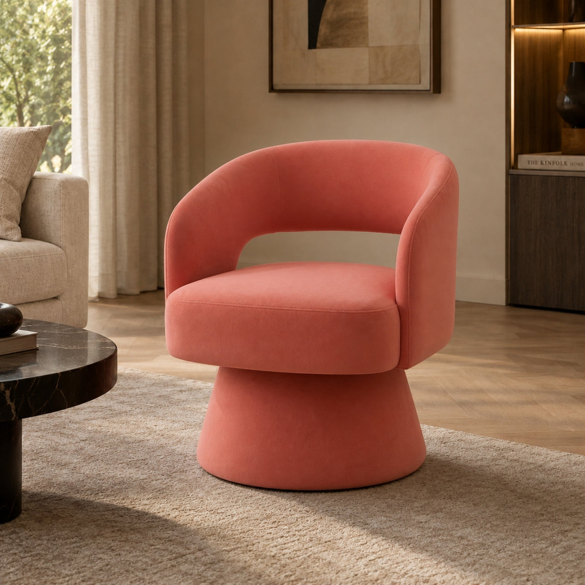 Fauteuil Dune en velours corail dans un salon
