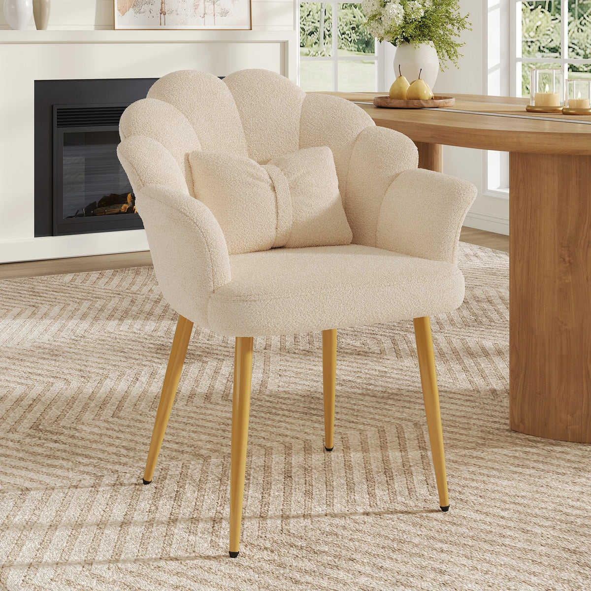 Fauteuil Pétale – peluche crème, pieds dorés