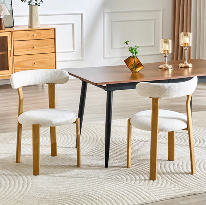 Chaises Lin autour d'une table